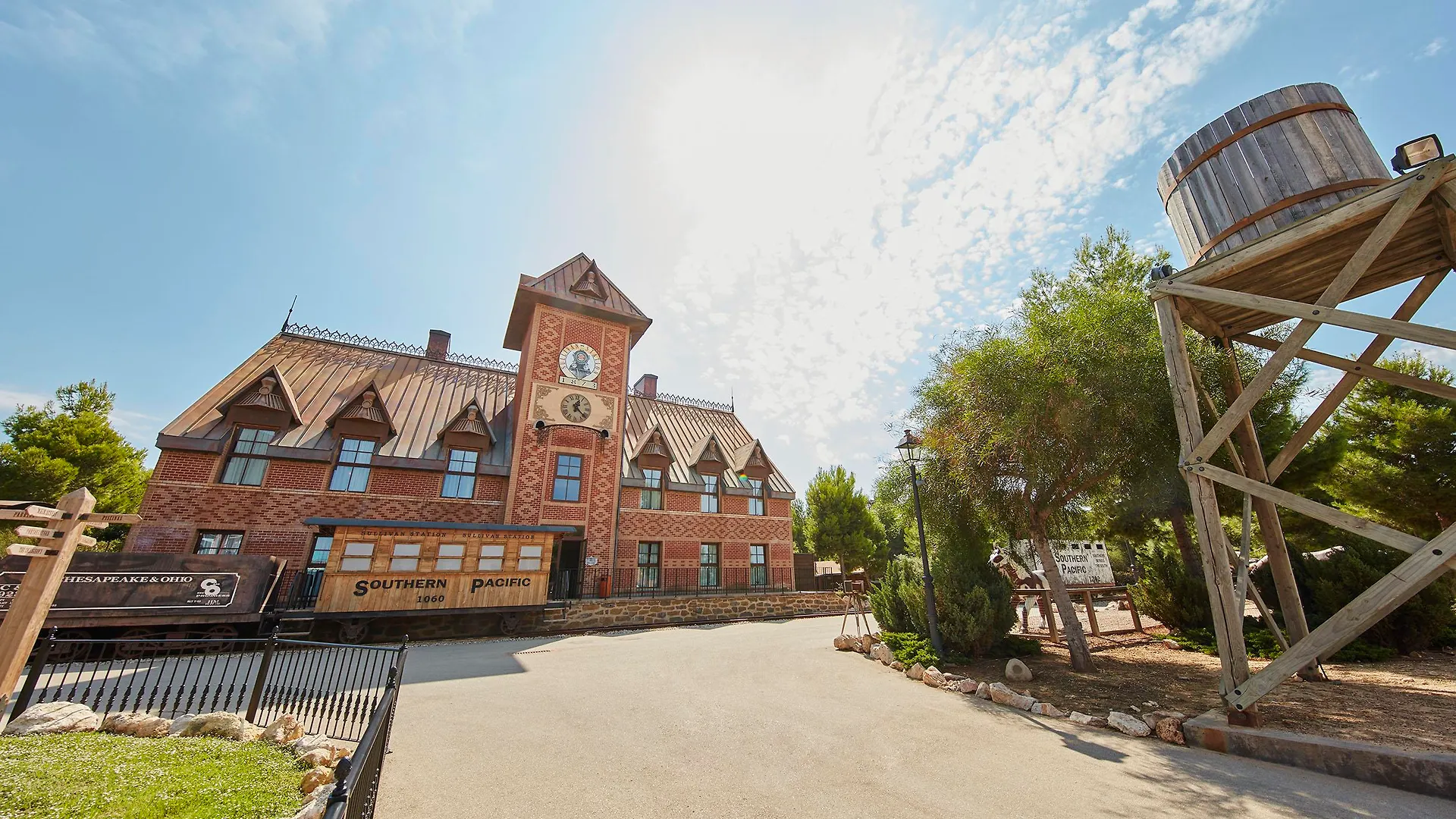 PortAventura Hotel Gold River: Theme Park Access Included Salou