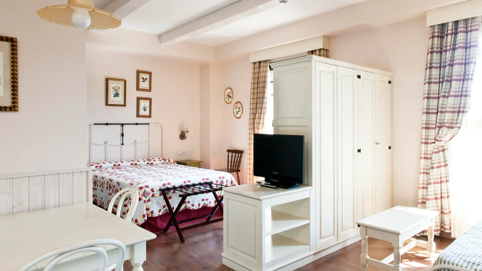PortAventura Hotel Gold River: Theme Park Access Included Salou