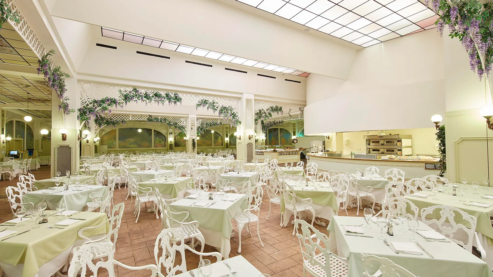 PortAventura Hotel Gold River: Theme Park Access Included Salou
