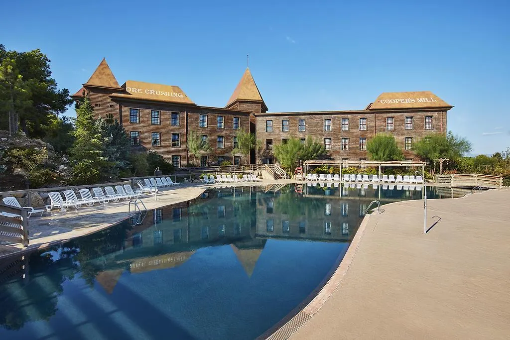PortAventura Hotel Gold River: Theme Park Access Included Salou